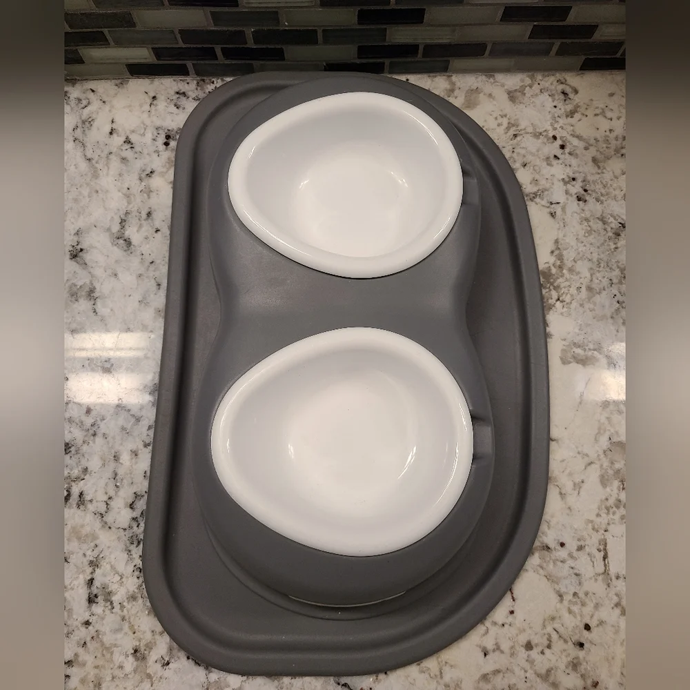 WeatherTech Elevated Pet Feeding System